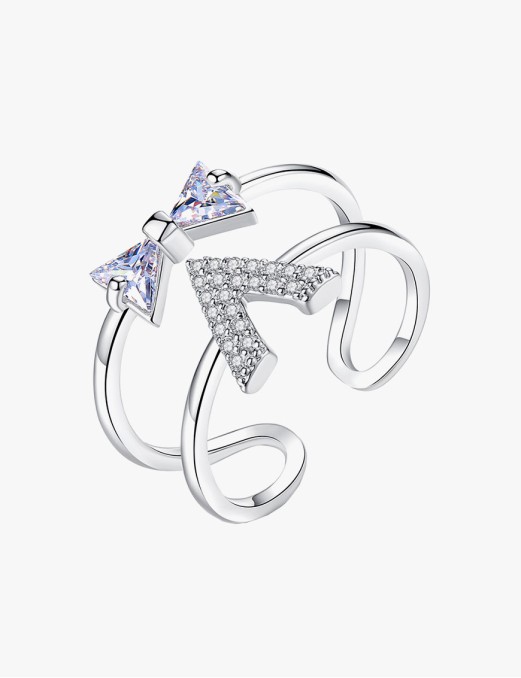 Gold ring for women letter v