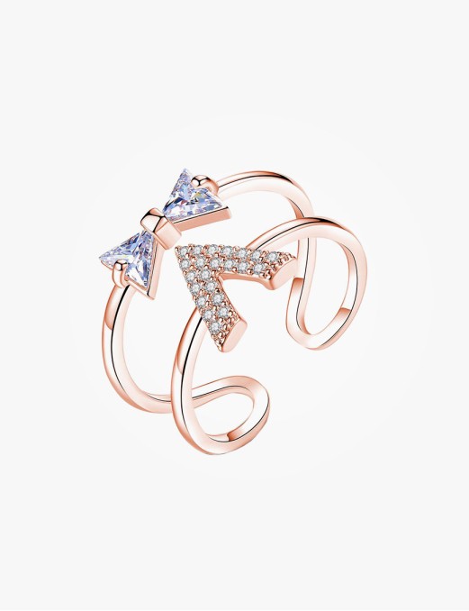 Gold ring for women letter v
