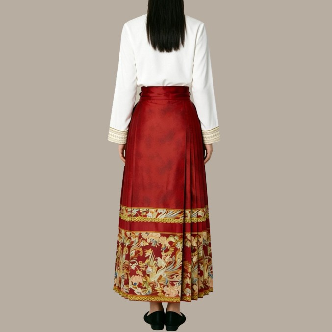 Red embroidered crown waistline horse-face skirt