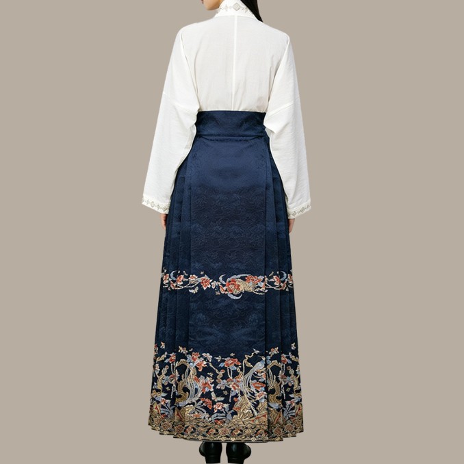 Chinese embroidered ankle-length horse-face skirt