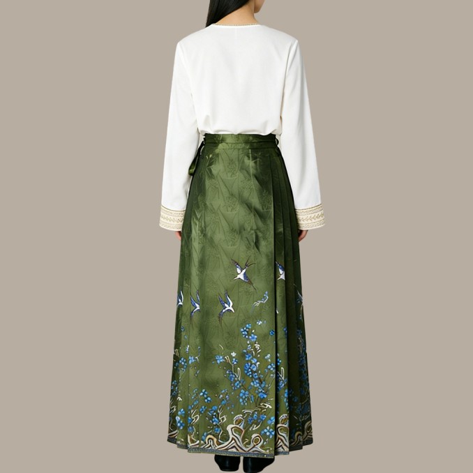 Chinese retro-style flowing pleated horse face skirt